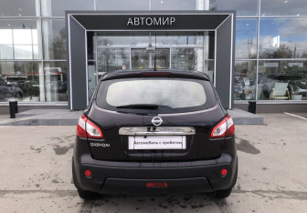 Подержанный автомобиль Nissan Qashqai 2012 года (6 фото)