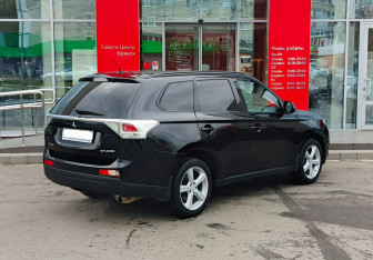 Подержанный автомобиль Mitsubishi Outlander 2013 года (5 фото)