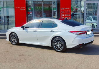 Подержанный автомобиль Toyota Camry Sedan 2022 года (7 фото)