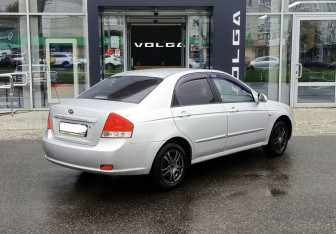 Подержанный автомобиль Kia Cerato Sedan 2008 года (5 фото)