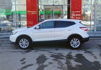Подержанный автомобиль Nissan Qashqai 2016 года (8 фото)