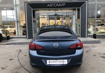 Подержанный автомобиль Opel Astra Sedan 2013 года (6 фото)