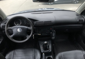 Подержанный автомобиль Volkswagen Passat Wagon 2003 года (10 фото)