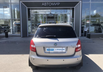 Подержанный автомобиль Skoda Fabia Hatchback 2012 года (6 фото)