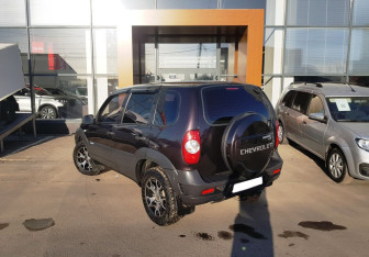 Подержанный автомобиль Chevrolet Niva 2011 года (7 фото)