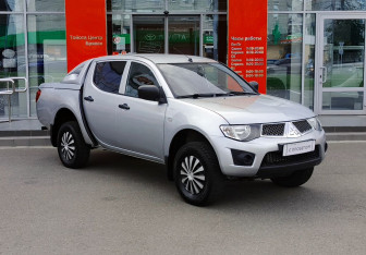 Подержанный автомобиль Mitsubishi L200 2011 года (3 фото)