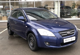 Подержанный автомобиль Kia Ceed Hatchback 2007 года (3 фото)