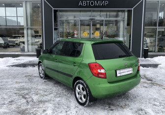 Подержанный автомобиль Skoda Fabia Hatchback 2011 года (7 фото)