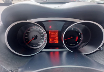 Подержанный автомобиль Mitsubishi Outlander 2008 года (13 фото)