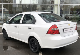 Подержанный автомобиль Chevrolet Aveo Sedan 2011 года (7 фото)