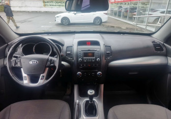 Подержанный автомобиль Kia Sorento 2011 года (14 фото)