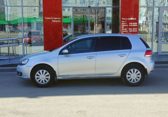 Подержанный автомобиль Volkswagen Golf Hatchback 2011 года (8 фото)