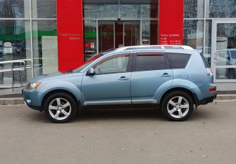 Подержанный автомобиль Mitsubishi Outlander 2008 года (8 фото)