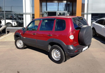 Подержанный автомобиль Chevrolet Niva 2017 года (7 фото)