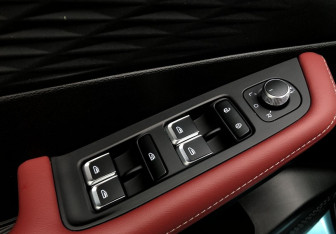 Подержанный автомобиль Geely Coolray 2023 года (13 фото)