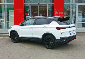 Подержанный автомобиль Geely Coolray 2024 года (7 фото)