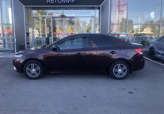 Подержанный автомобиль Kia Cerato Sedan 2011 года (8 фото)