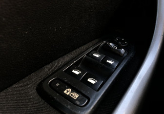 Подержанный автомобиль Peugeot 308 Hatchback 2010 года (13 фото)