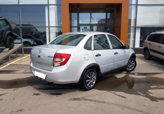 Подержанный автомобиль LADA (ВАЗ) Granta Sedan 2015 года (5 фото)