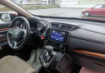 Подержанный автомобиль Honda CR-V 2018 года (14 фото)