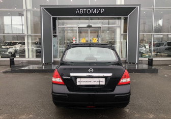 Подержанный автомобиль Nissan Tiida Sedan 2011 года (6 фото)