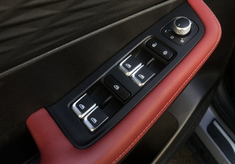 Подержанный автомобиль Geely Coolray 2024 года (14 фото)