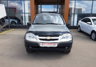 Подержанный автомобиль Chevrolet Niva 2009 года (2 фото)