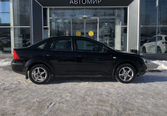 Подержанный автомобиль Ford Focus Sedan 2005 года (4 фото)