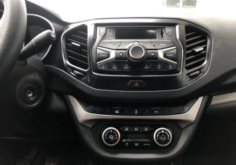 Подержанный автомобиль LADA (ВАЗ) Vesta Sedan 2019 года (14 фото)