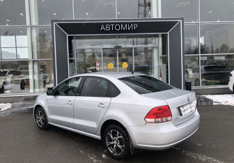 Подержанный автомобиль Volkswagen Polo Sedan 2014 года (7 фото)