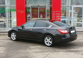 Подержанный автомобиль Nissan Teana 2014 года (7 фото)