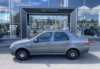 Подержанный автомобиль Fiat Albea 2011 года (8 фото)