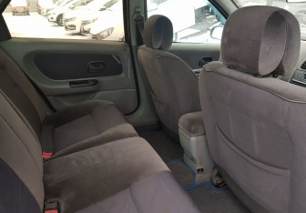 Подержанный автомобиль Renault Laguna Liftback 2000 года (10 фото)