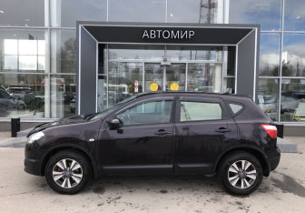 Подержанный автомобиль Nissan Qashqai 2012 года (8 фото)