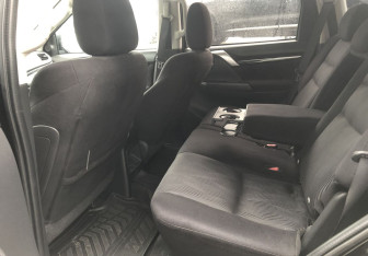Подержанный автомобиль Mitsubishi Pajero Sport 2018 года (11 фото)