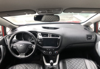 Подержанный автомобиль Kia Ceed Hatchback 2014 года (10 фото)