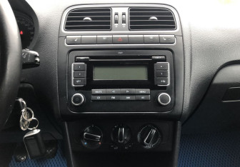 Подержанный автомобиль Volkswagen Polo Sedan 2011 года (14 фото)