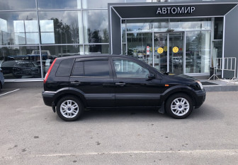 Подержанный автомобиль Ford Fusion 2007 года (8 фото)