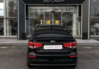 Подержанный автомобиль Kia Rio Sedan 2017 года (6 фото)