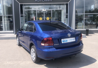 Подержанный автомобиль Volkswagen Polo Sedan 2018 года (7 фото)