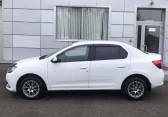 Подержанный автомобиль Renault Logan Sedan 2015 года (8 фото)