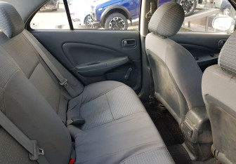 Подержанный автомобиль Nissan Almera Classic 2007 года (10 фото)