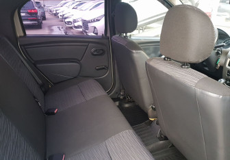 Подержанный автомобиль Renault Logan Sedan 2011 года (10 фото)