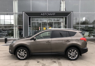 Подержанный автомобиль Toyota RAV4 2014 года (8 фото)