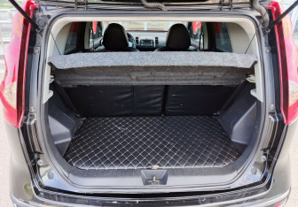 Подержанный автомобиль Nissan Note 2013 года (12 фото)