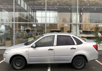 Подержанный автомобиль LADA (ВАЗ) Granta Sedan 2013 года (8 фото)