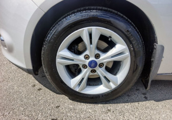 Подержанный автомобиль Ford Focus Sedan 2013 года (10 фото)