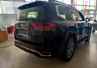 Новый Toyota Land Cruiser Suv 2025 (6 фото)