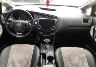 Подержанный автомобиль Kia Ceed Wagon 2016 года (10 фото)