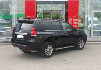 Подержанный автомобиль Toyota Land Cruiser Prado 2019 года (5 фото)